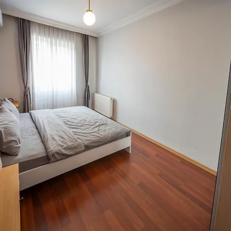 Spacious Flat, 4br, 4acs, 3 Min Walk From Taksim *