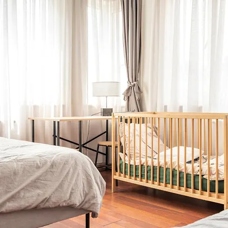 Spacious Flat, 4br, 4acs, 3 Min Walk From Taksim Apartment