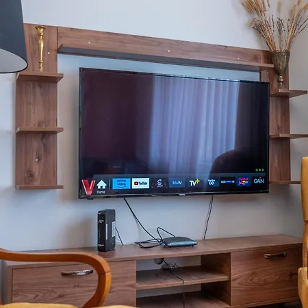 Spacious Flat, 4br, 4acs, 3 Min Walk From Taksim Istambul