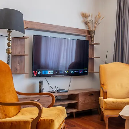 Spacious Flat, 4br, 4acs, 3 Min Walk From Taksim Istambul