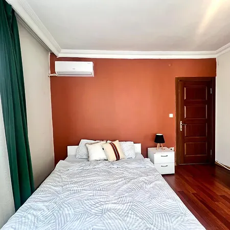 Spacious Flat, 4br, 4acs, Taksim, Uelk 1 Daire İstanbul